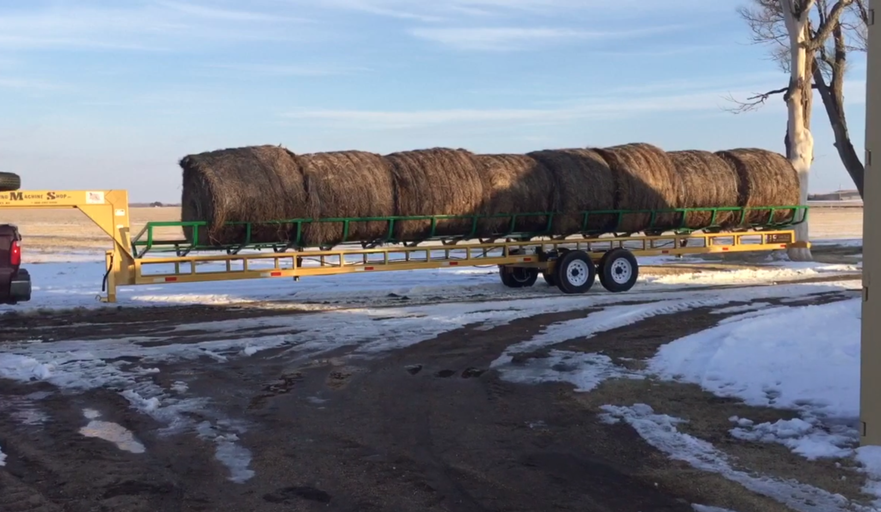 42’ Single row hay trailer with hydraulic dump